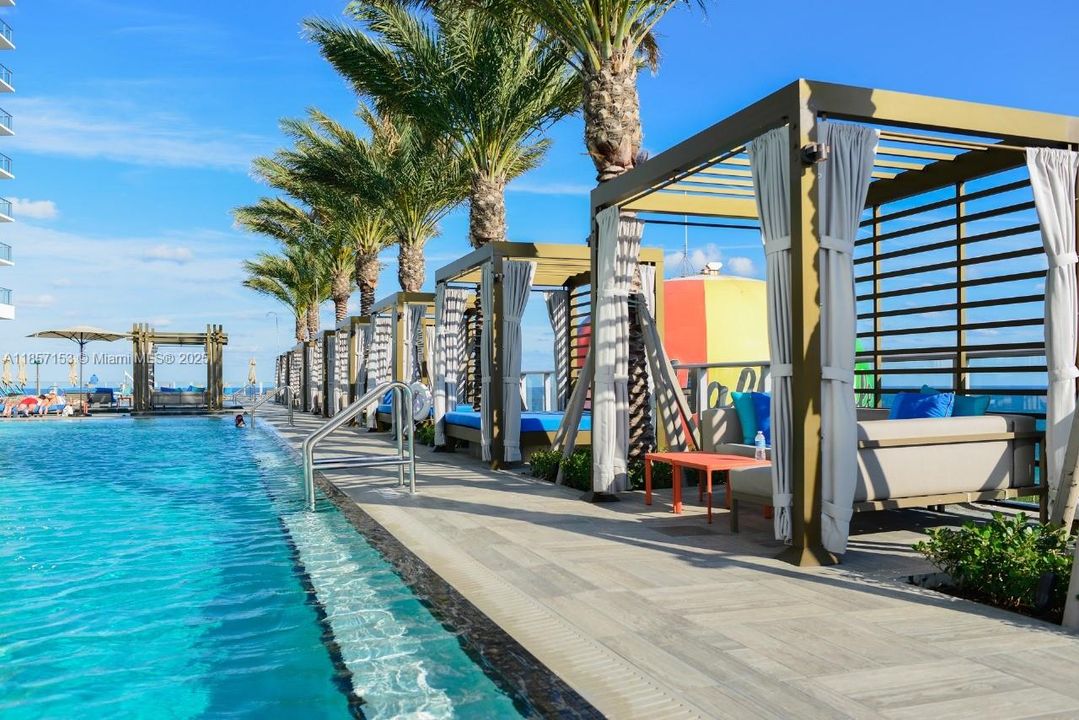 待售: $945,000 (2 贝兹, 2 浴室, 1136 平方英尺)