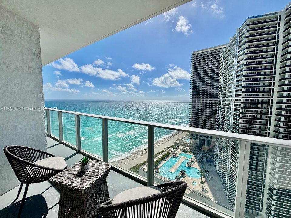 待售: $945,000 (2 贝兹, 2 浴室, 1136 平方英尺)