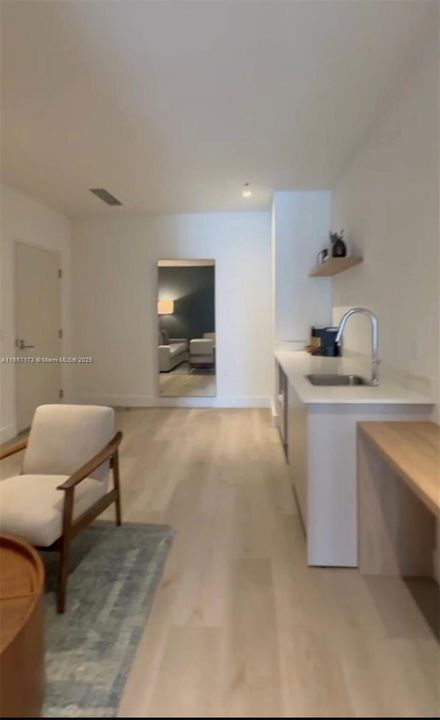 For Sale: $499,999 (1 beds, 1 baths, 425 Square Feet)