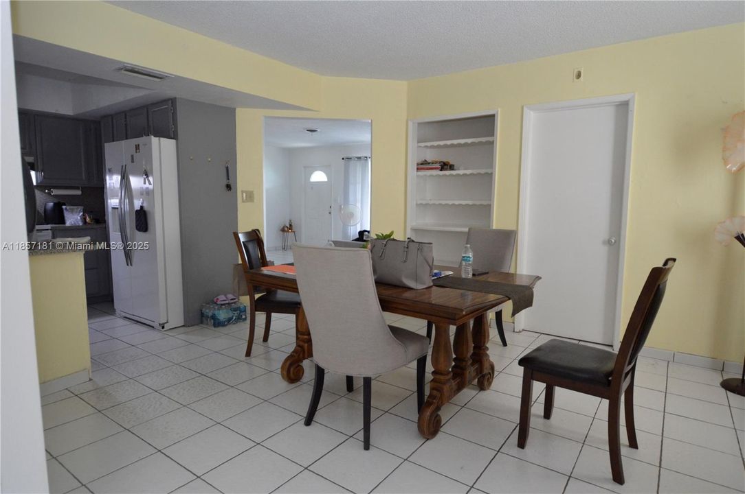 Недавно продано: $375,000 (3 спален, 2 ванн, 1656 Квадратных фут)