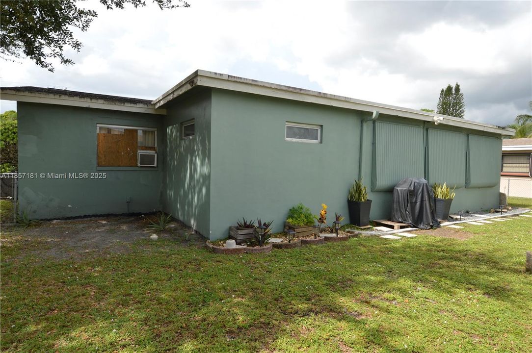 Недавно продано: $375,000 (3 спален, 2 ванн, 1656 Квадратных фут)