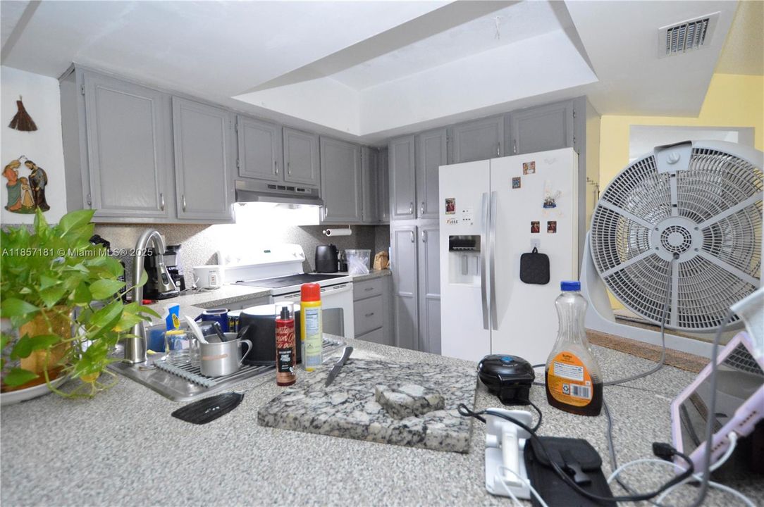 Недавно продано: $375,000 (3 спален, 2 ванн, 1656 Квадратных фут)