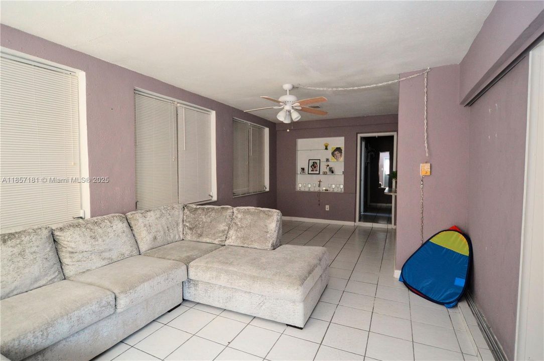 Недавно продано: $375,000 (3 спален, 2 ванн, 1656 Квадратных фут)