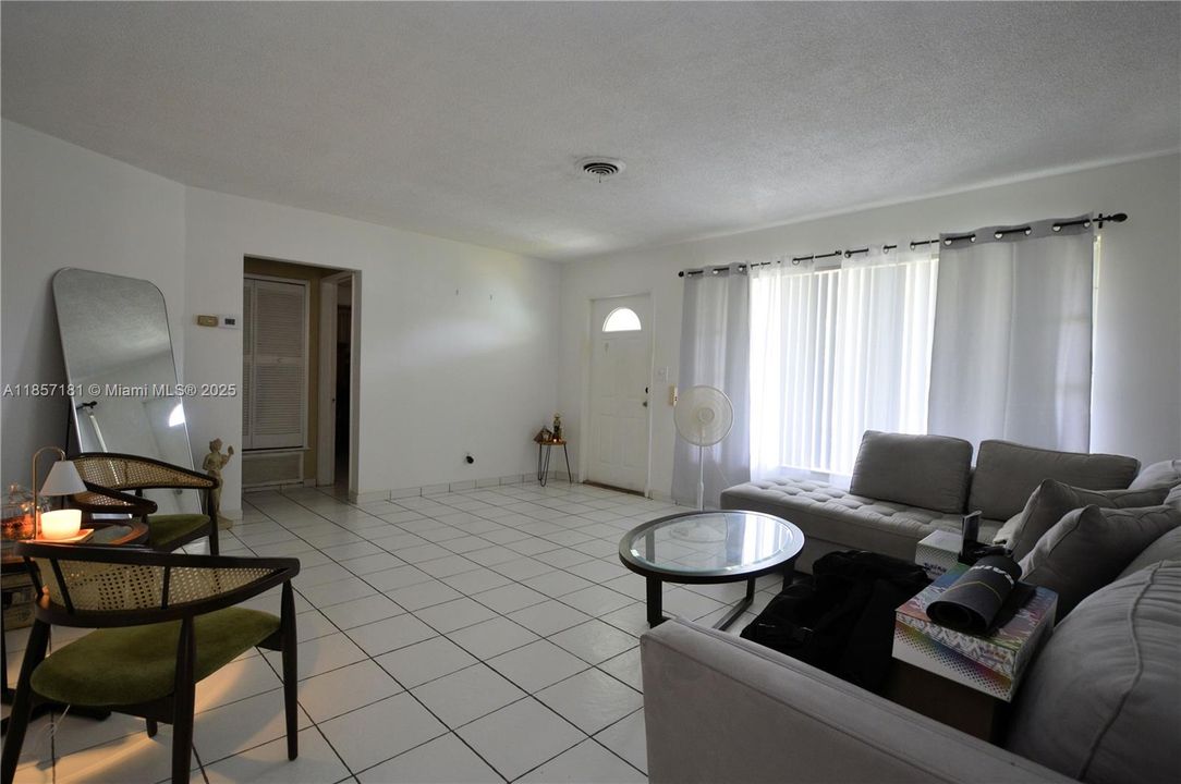 Недавно продано: $375,000 (3 спален, 2 ванн, 1656 Квадратных фут)