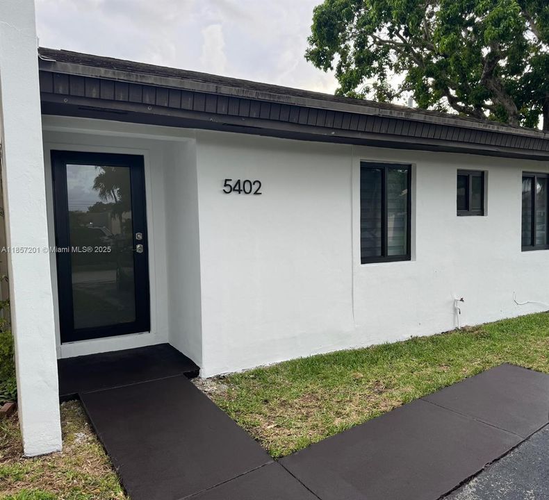 最近租的: $3,200 (3 贝兹, 2 浴室, 1061 平方英尺)