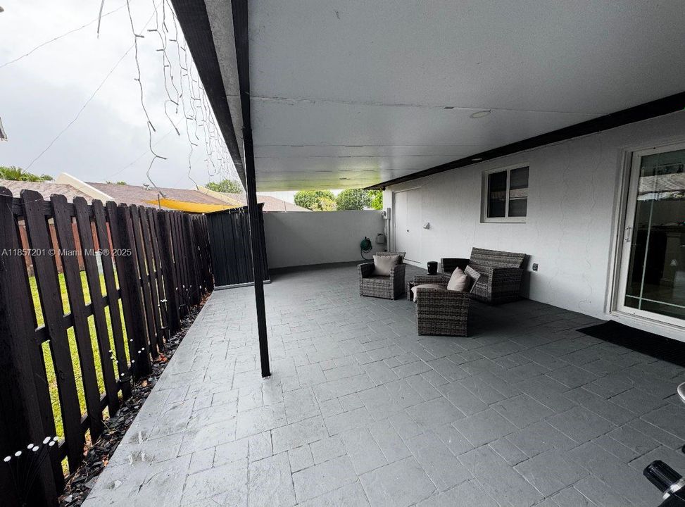 最近租的: $3,200 (3 贝兹, 2 浴室, 1061 平方英尺)