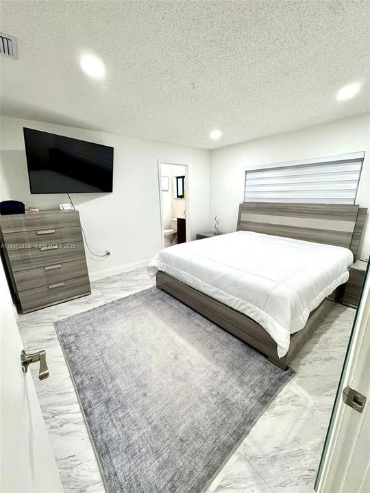 最近租的: $3,200 (3 贝兹, 2 浴室, 1061 平方英尺)