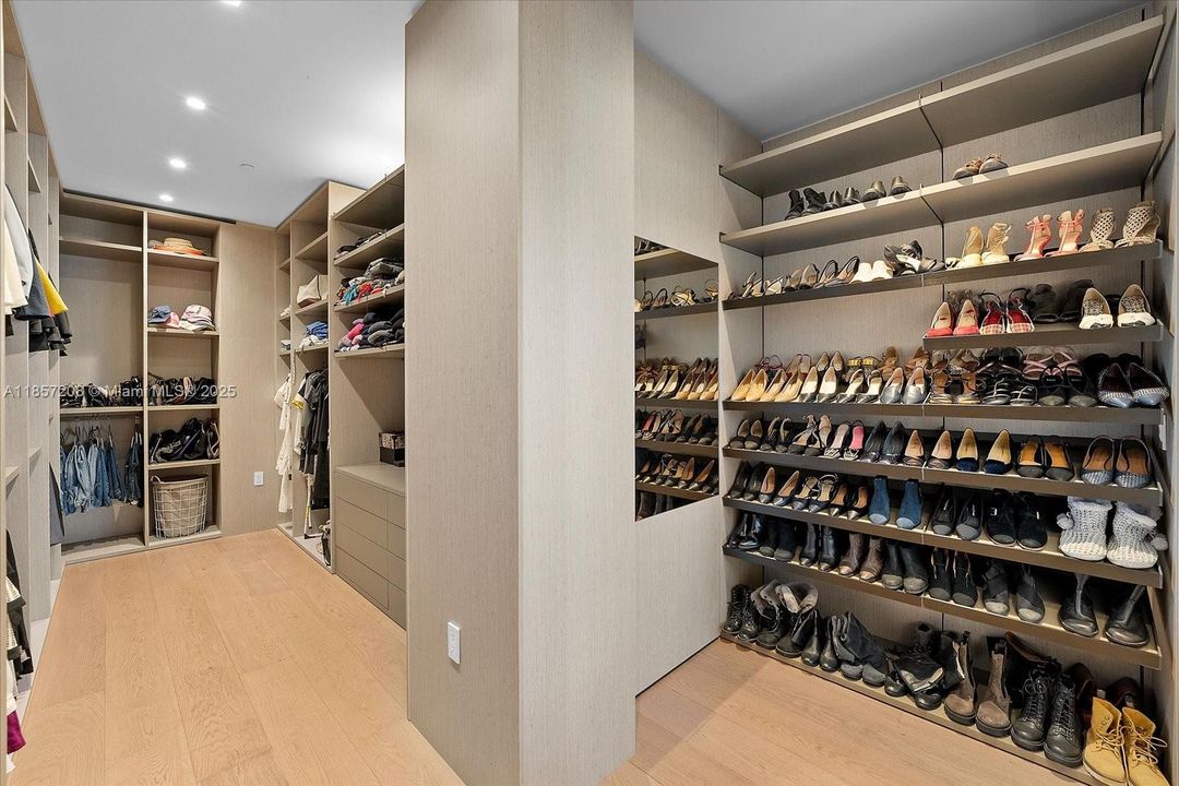 En Venta: $5,750,000 (3 camas, 3 baños, 3084 Pies cuadrados)