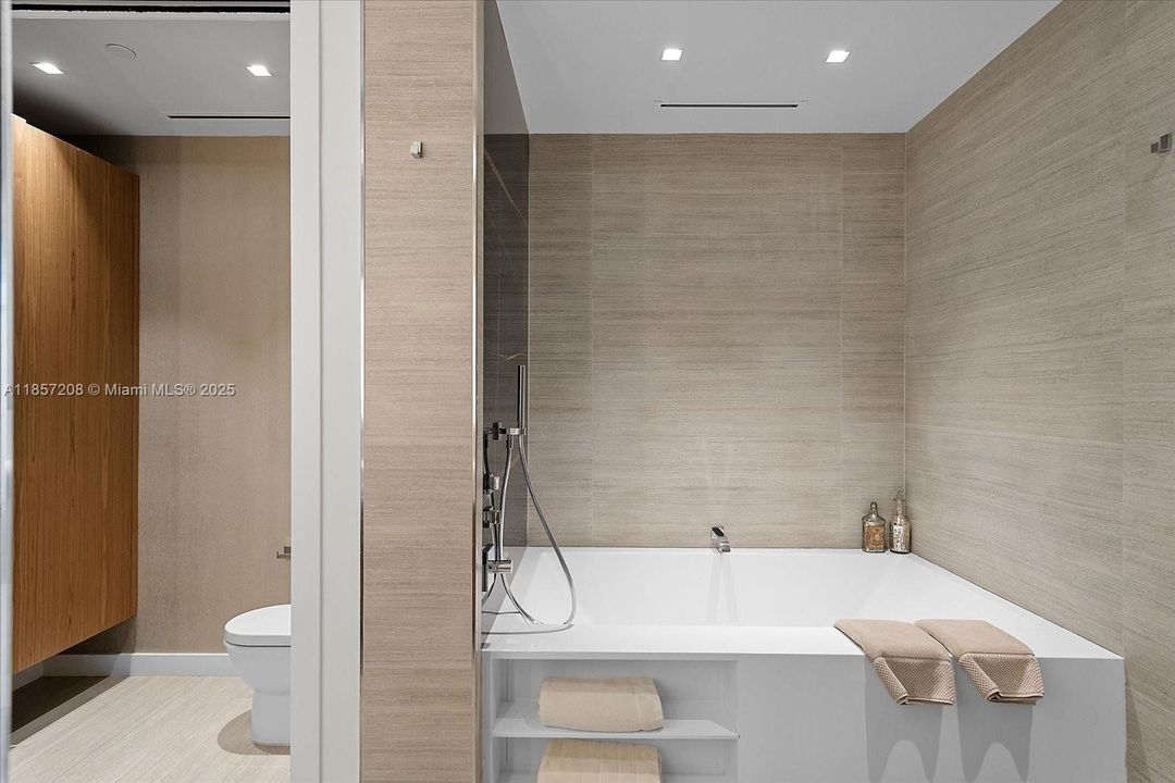 En Venta: $5,750,000 (3 camas, 3 baños, 3084 Pies cuadrados)