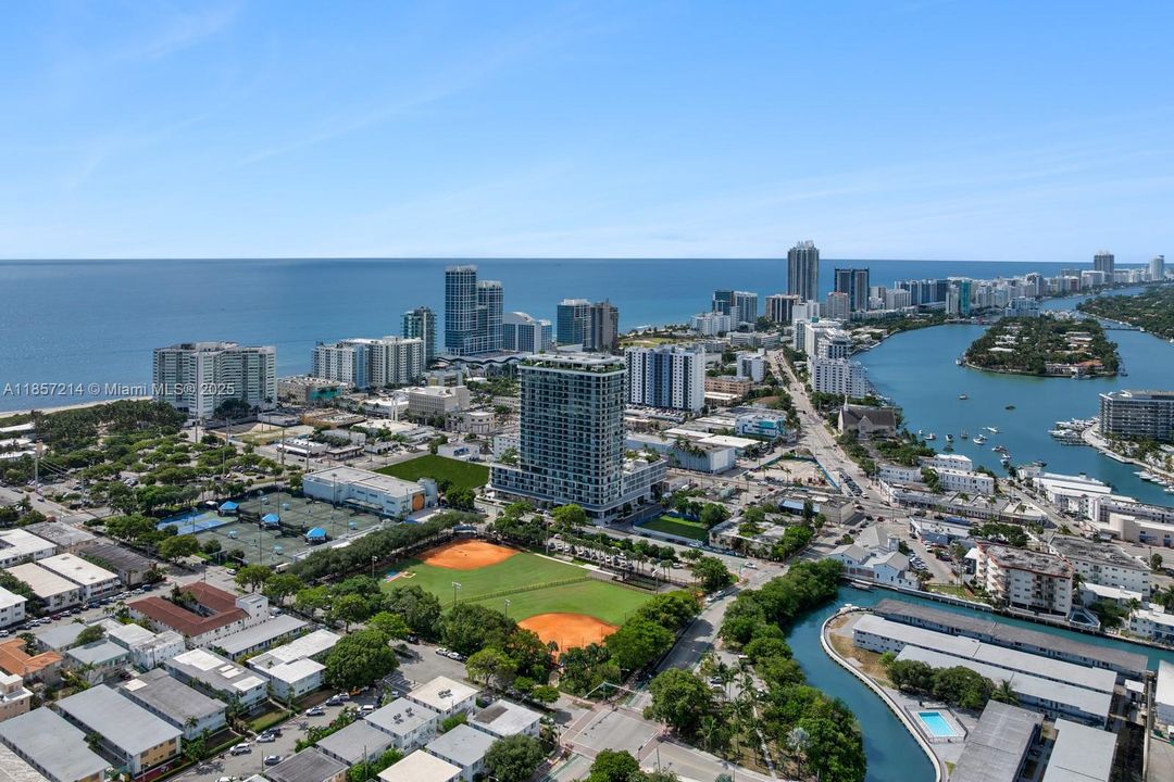 For Sale: $2,850,000 (3 beds, 2 baths, 1117 Square Feet)