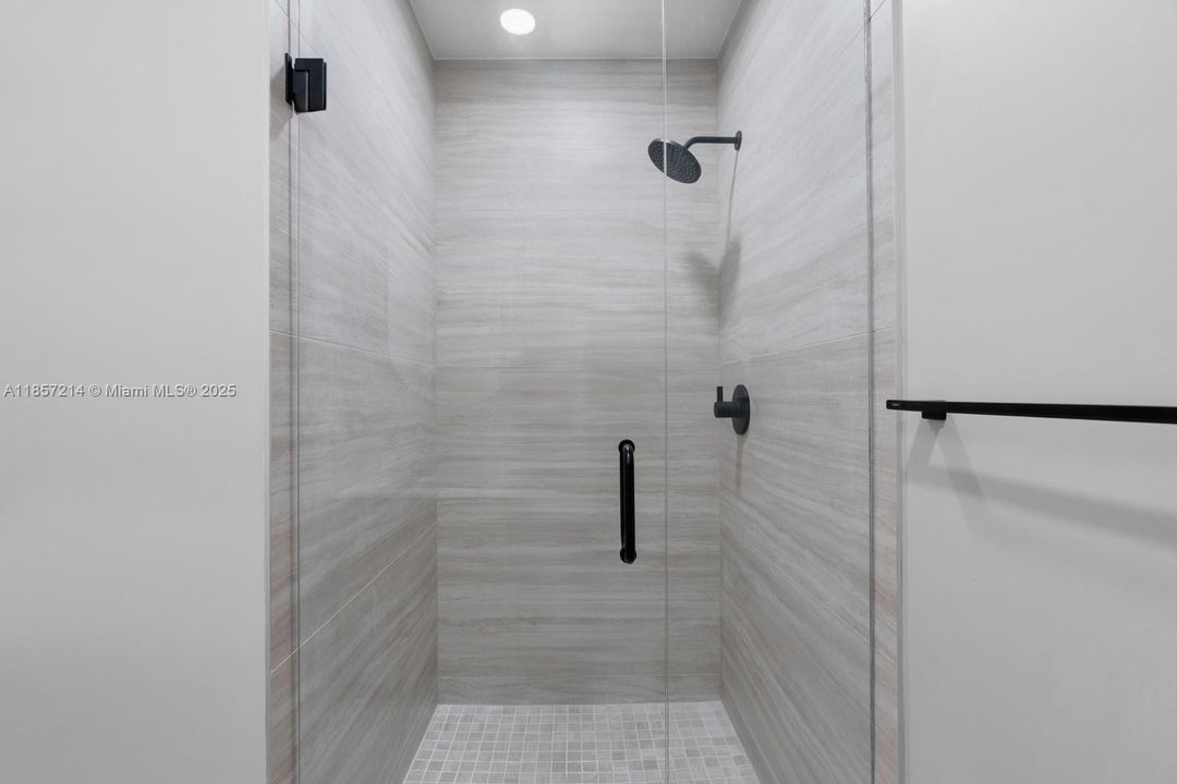 For Sale: $2,850,000 (3 beds, 2 baths, 1117 Square Feet)