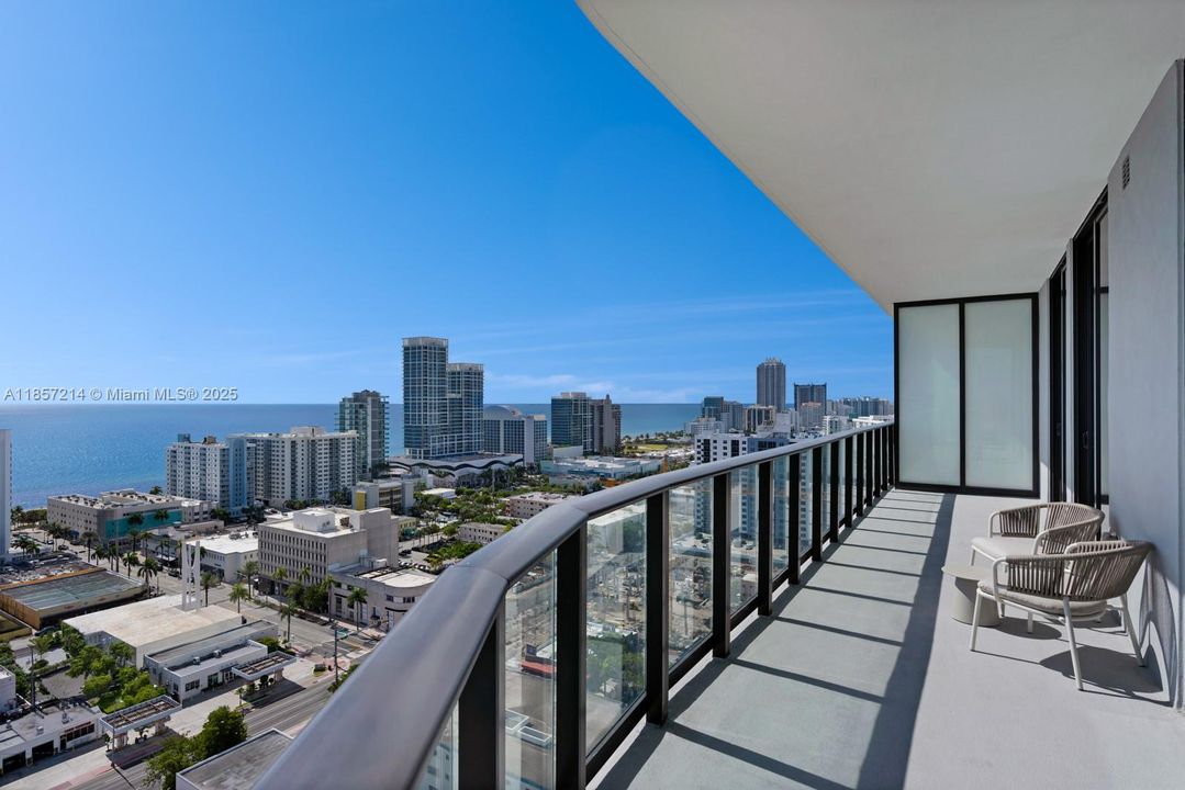 For Sale: $2,850,000 (3 beds, 2 baths, 1117 Square Feet)