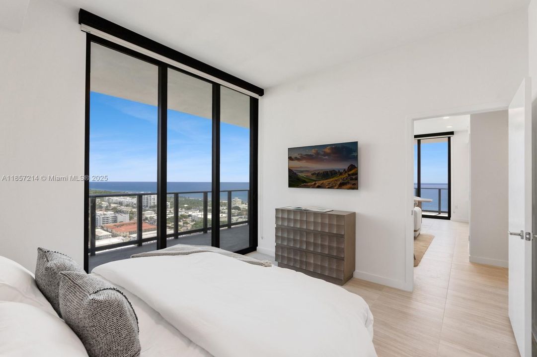 For Sale: $2,850,000 (3 beds, 2 baths, 1117 Square Feet)