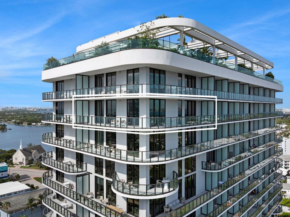 For Sale: $2,850,000 (3 beds, 2 baths, 1117 Square Feet)