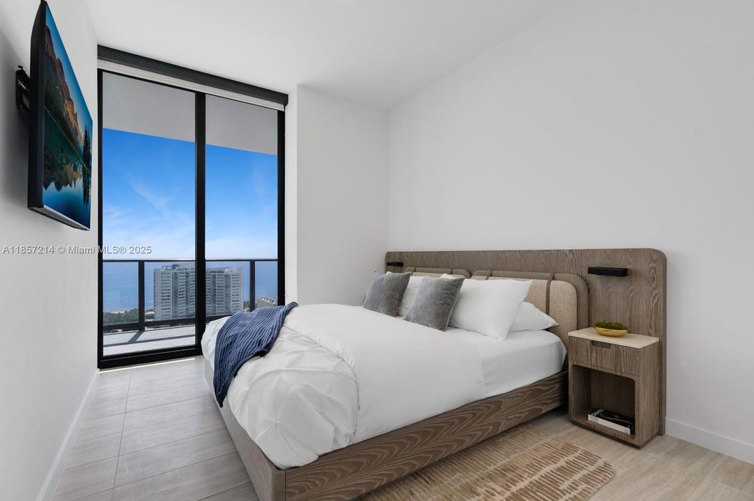 For Sale: $2,850,000 (3 beds, 2 baths, 1117 Square Feet)