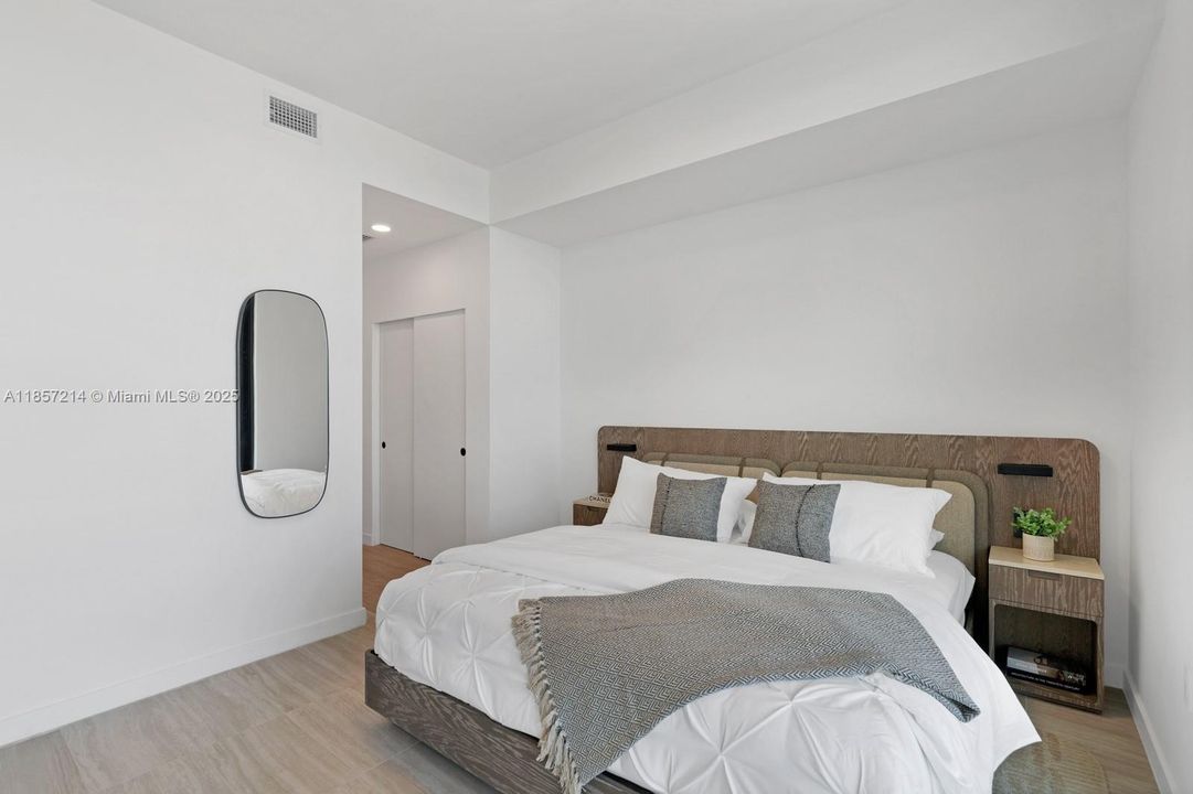 For Sale: $2,850,000 (3 beds, 2 baths, 1117 Square Feet)