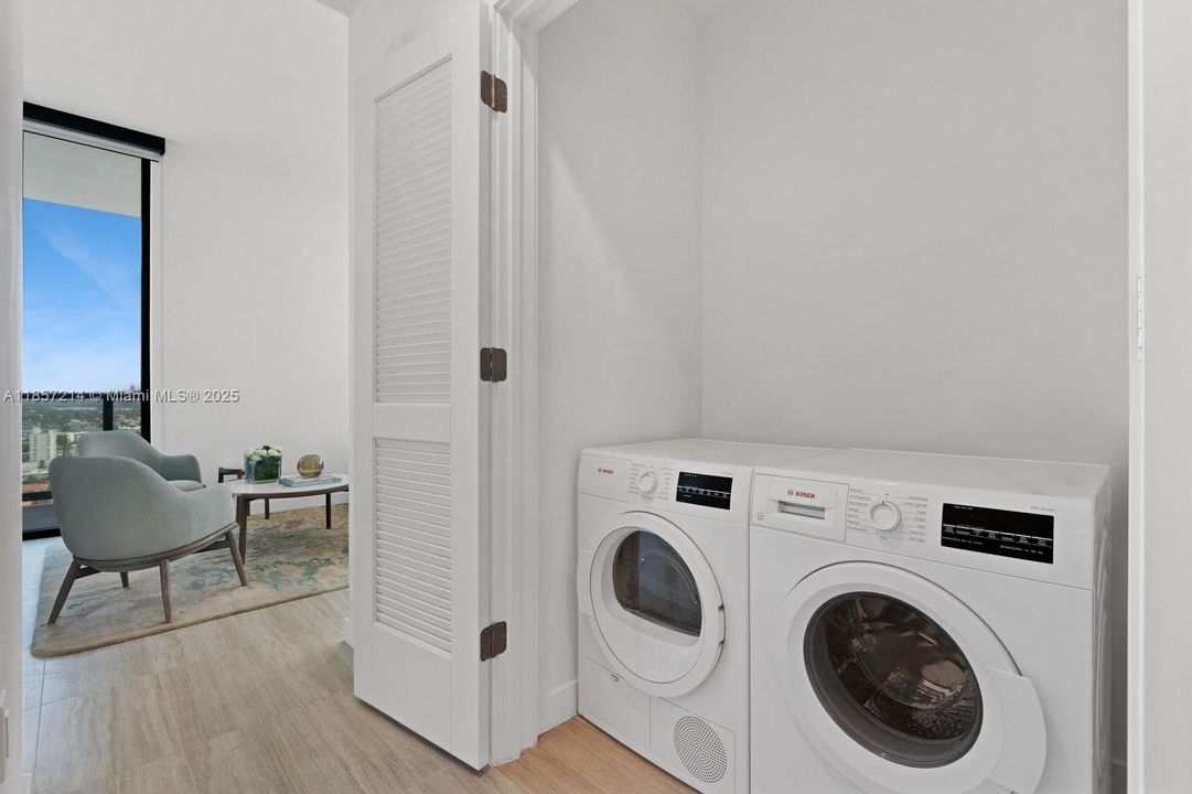 For Sale: $2,850,000 (3 beds, 2 baths, 1117 Square Feet)