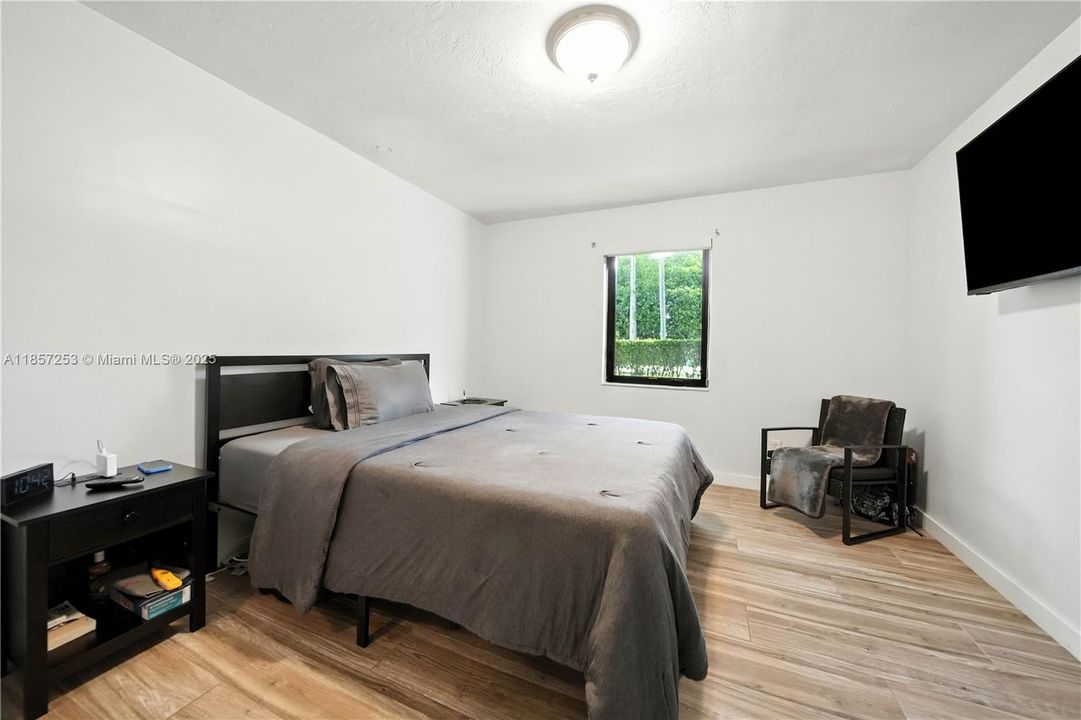 待售: $215,000 (1 贝兹, 1 浴室, 560 平方英尺)