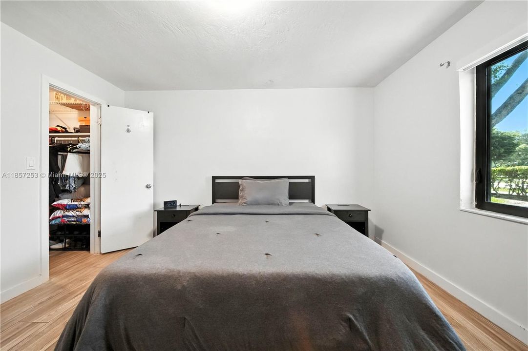 待售: $215,000 (1 贝兹, 1 浴室, 560 平方英尺)