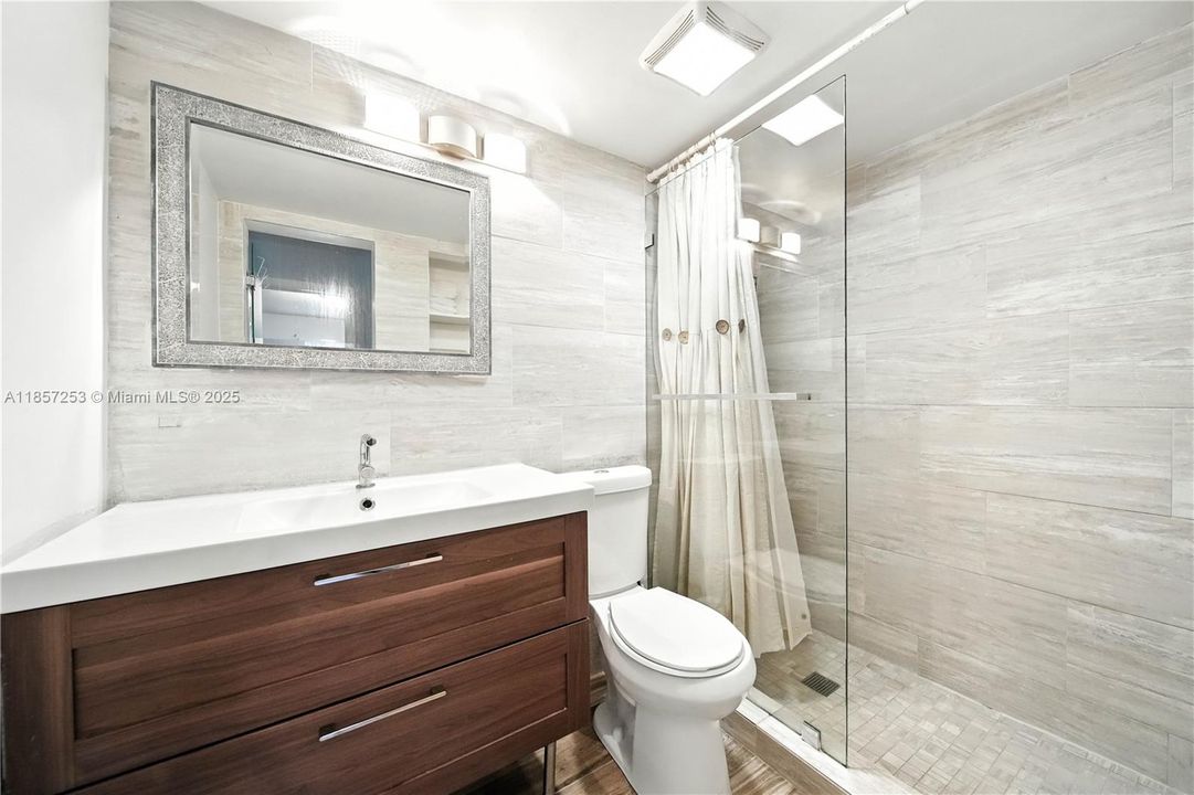 待售: $215,000 (1 贝兹, 1 浴室, 560 平方英尺)