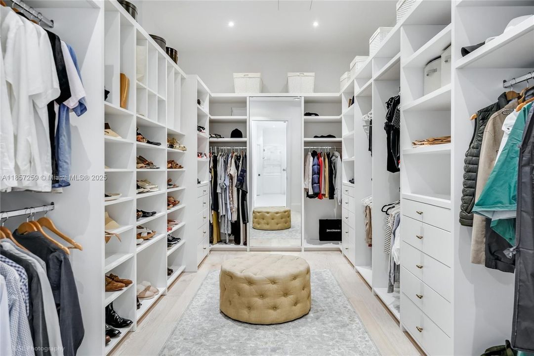 Active With Contract: $11,450,000 (6 beds, 6 baths, 6562 Square Feet)