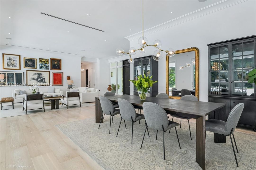 Active With Contract: $11,450,000 (6 beds, 6 baths, 6562 Square Feet)