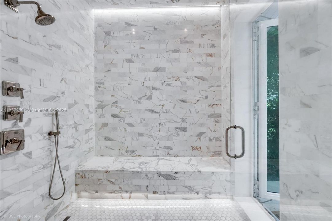 Active With Contract: $11,450,000 (6 beds, 6 baths, 6562 Square Feet)