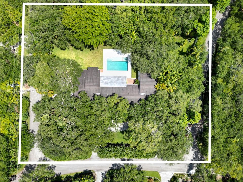 Active With Contract: $11,450,000 (6 beds, 6 baths, 6562 Square Feet)