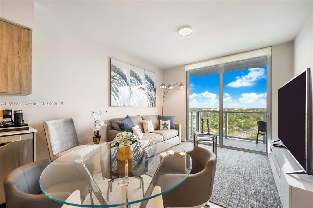 出租: $3,800 (1 贝兹, 1 浴室, 640 平方英尺)