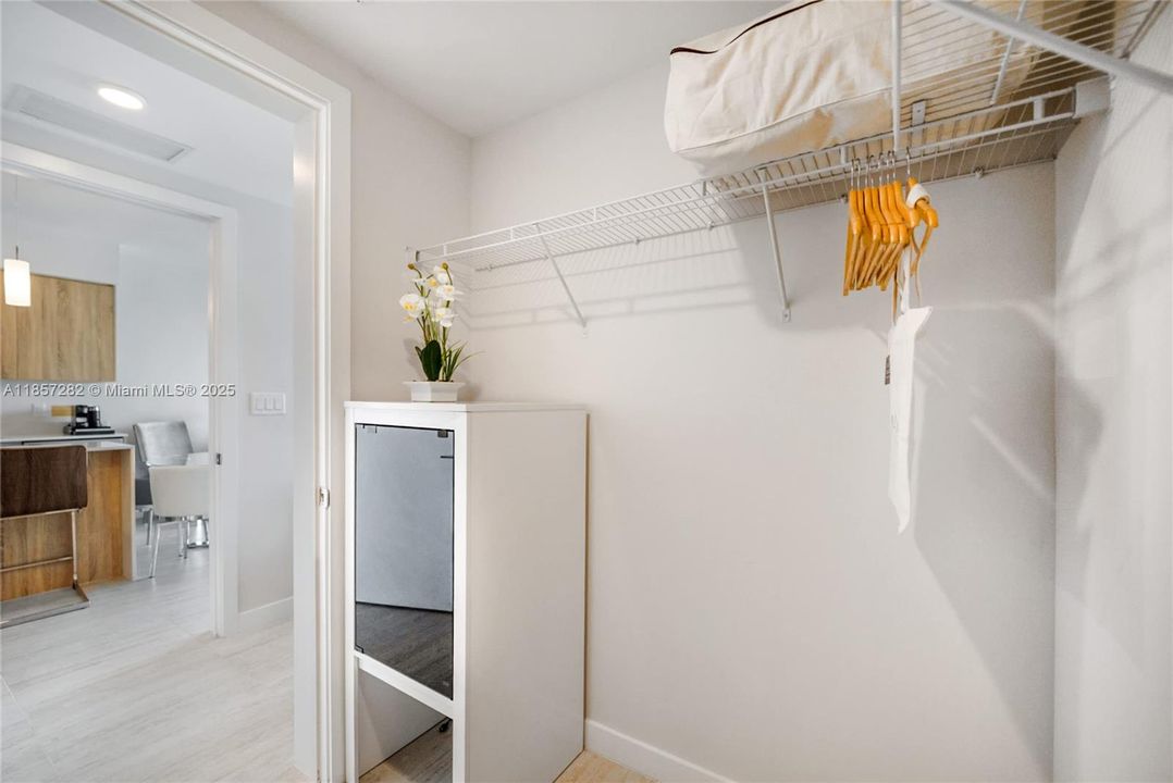 出租: $3,800 (1 贝兹, 1 浴室, 640 平方英尺)