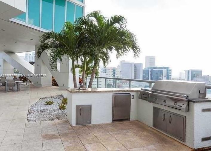 Recently Rented: $4,400 (1 beds, 1 baths, 845 Square Feet)