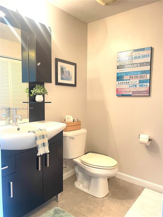 Recently Rented: $4,400 (1 beds, 1 baths, 845 Square Feet)
