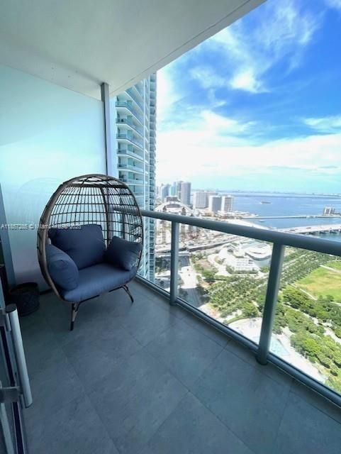 Recently Rented: $4,400 (1 beds, 1 baths, 845 Square Feet)