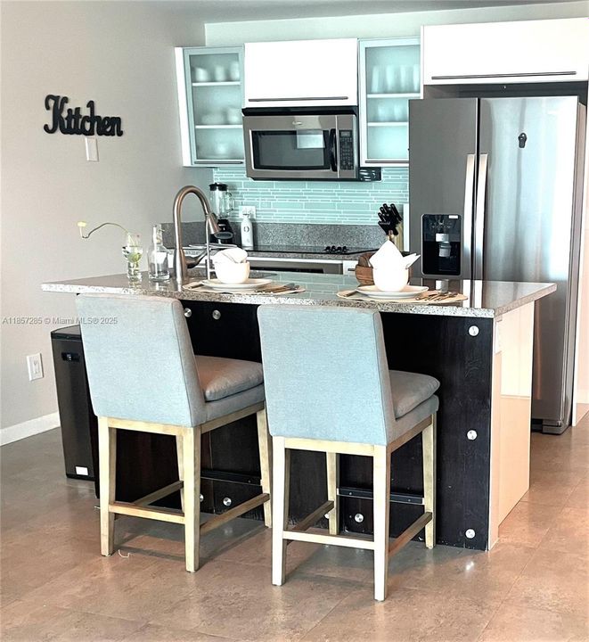 Recently Rented: $4,400 (1 beds, 1 baths, 845 Square Feet)