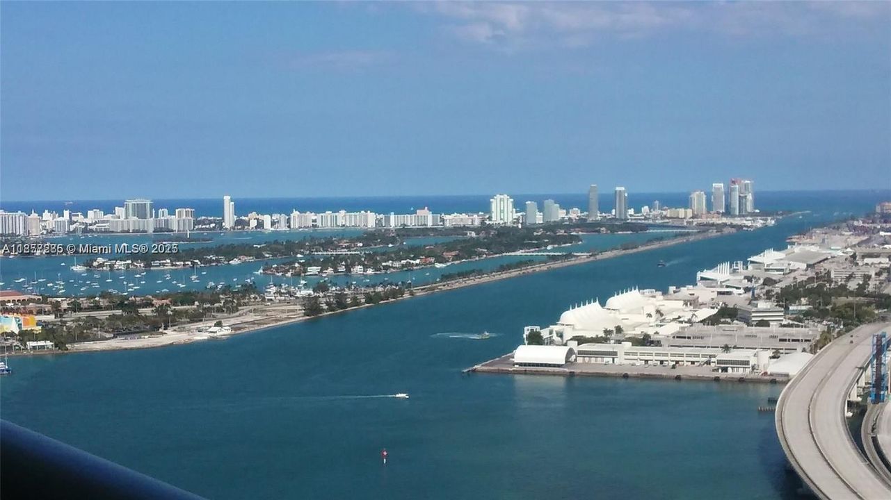 Recently Rented: $4,400 (1 beds, 1 baths, 845 Square Feet)