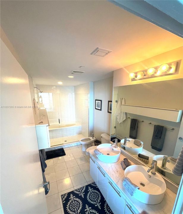 Recently Rented: $4,400 (1 beds, 1 baths, 845 Square Feet)