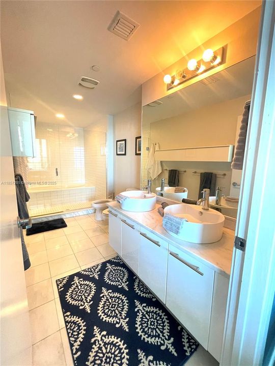Recently Rented: $4,400 (1 beds, 1 baths, 845 Square Feet)