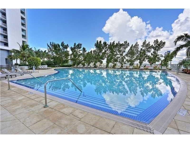Recently Rented: $4,400 (1 beds, 1 baths, 845 Square Feet)