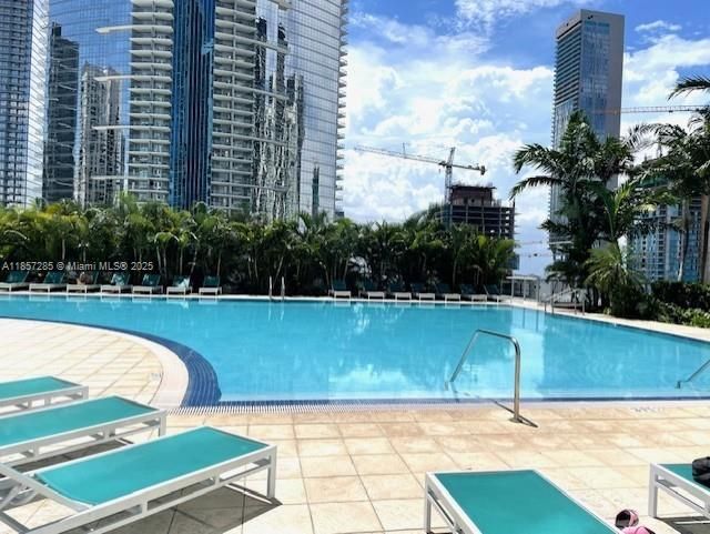 Recently Rented: $4,400 (1 beds, 1 baths, 845 Square Feet)