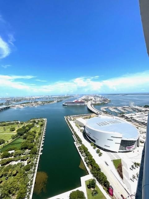 Recently Rented: $4,400 (1 beds, 1 baths, 845 Square Feet)