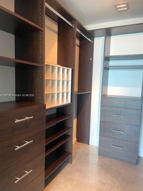 Recently Rented: $4,400 (1 beds, 1 baths, 845 Square Feet)