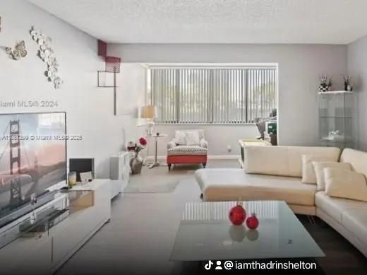 合同活跃: $199,000 (2 贝兹, 2 浴室, 1350 平方英尺)