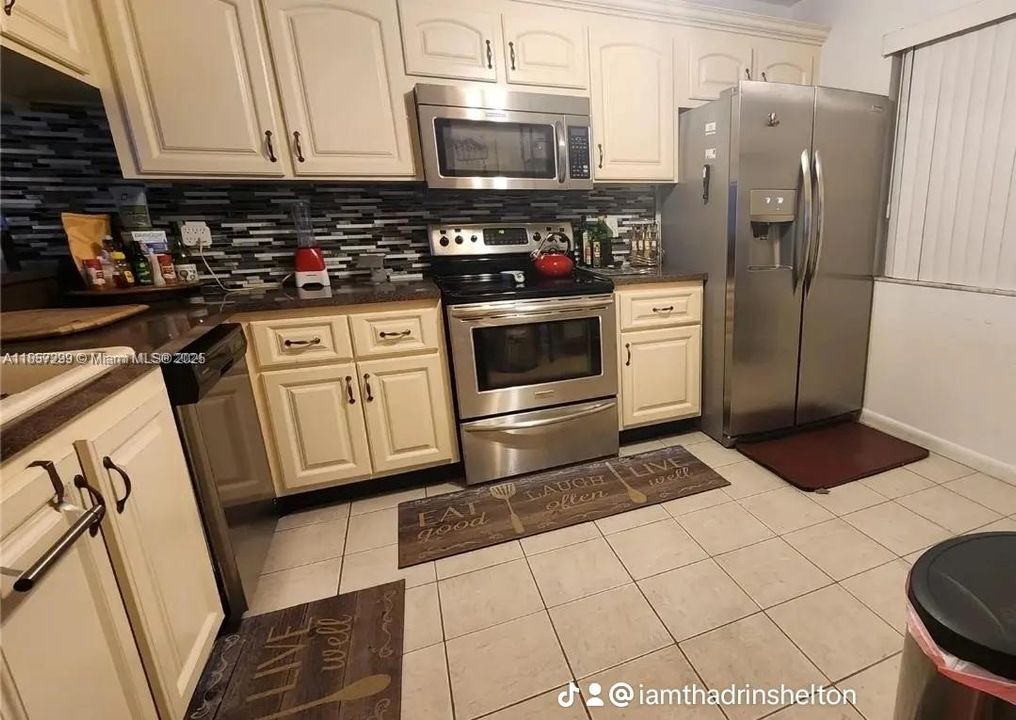 合同活跃: $199,000 (2 贝兹, 2 浴室, 1350 平方英尺)