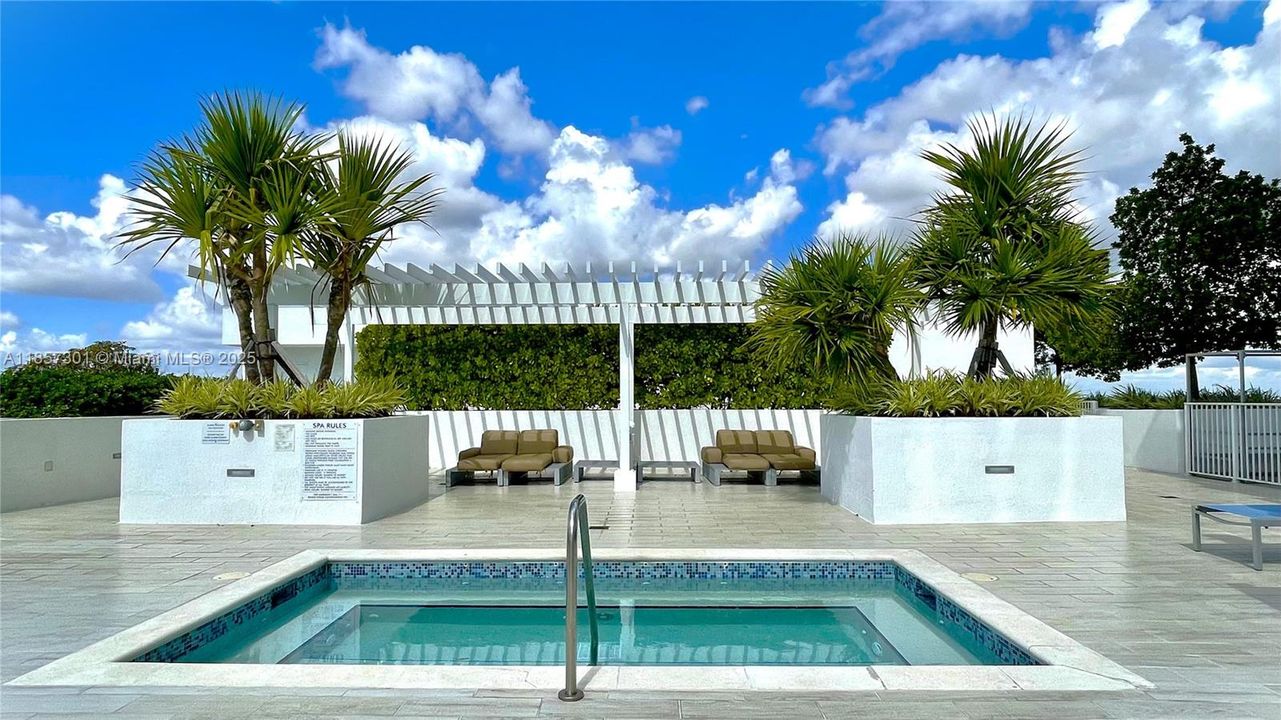 For Sale: $439,499 (1 beds, 1 baths, 730 Square Feet)