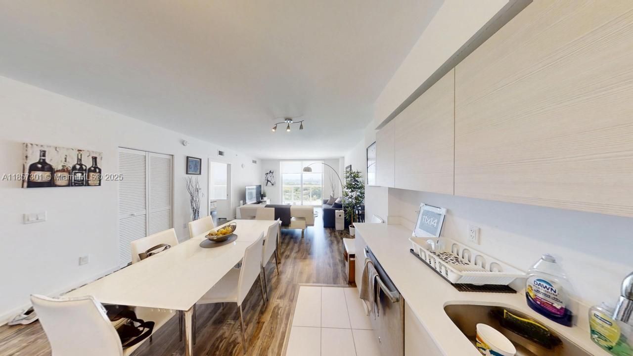 For Sale: $439,499 (1 beds, 1 baths, 730 Square Feet)