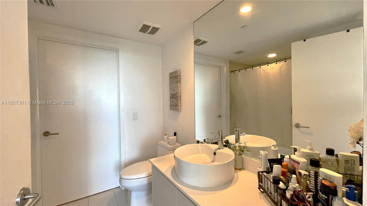 For Sale: $439,499 (1 beds, 1 baths, 730 Square Feet)