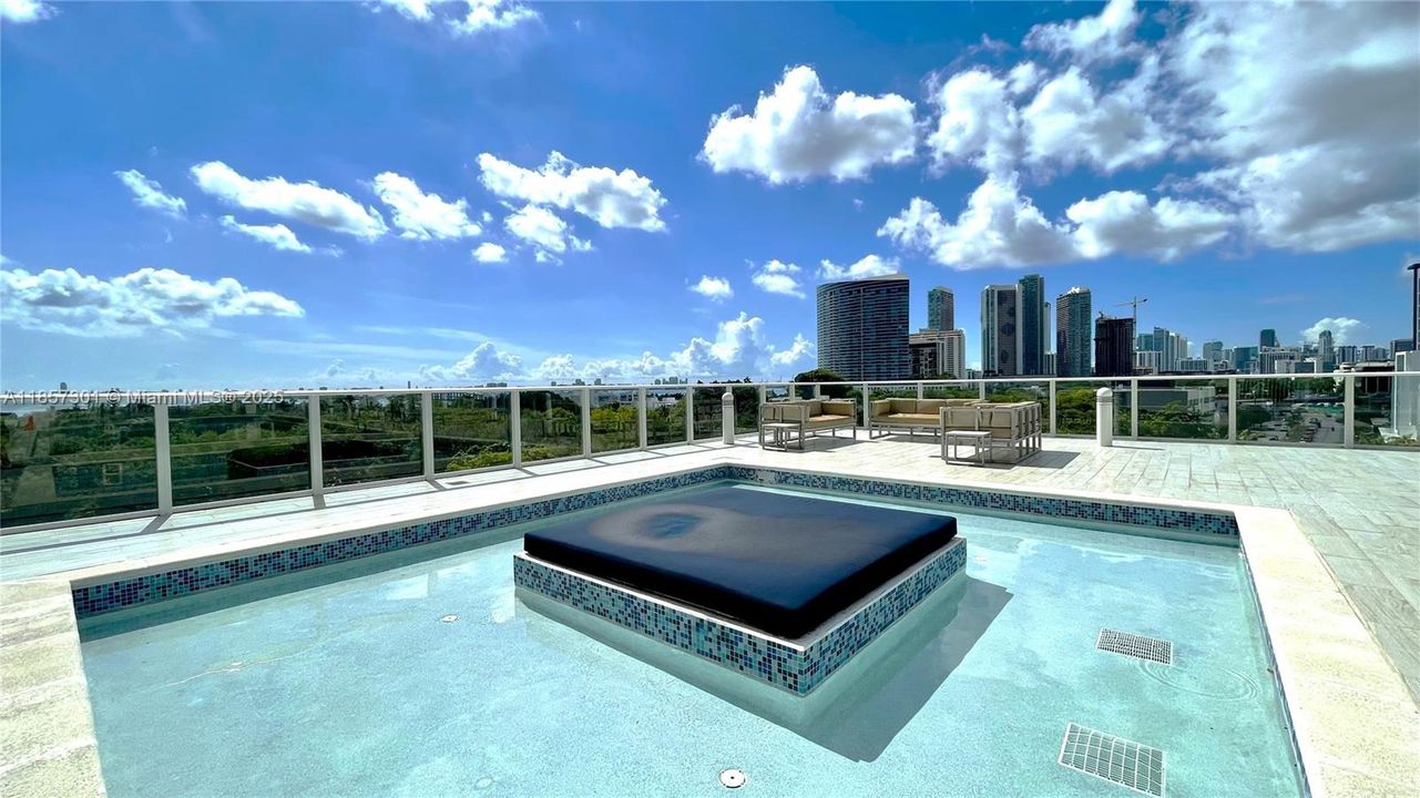 For Sale: $439,499 (1 beds, 1 baths, 730 Square Feet)