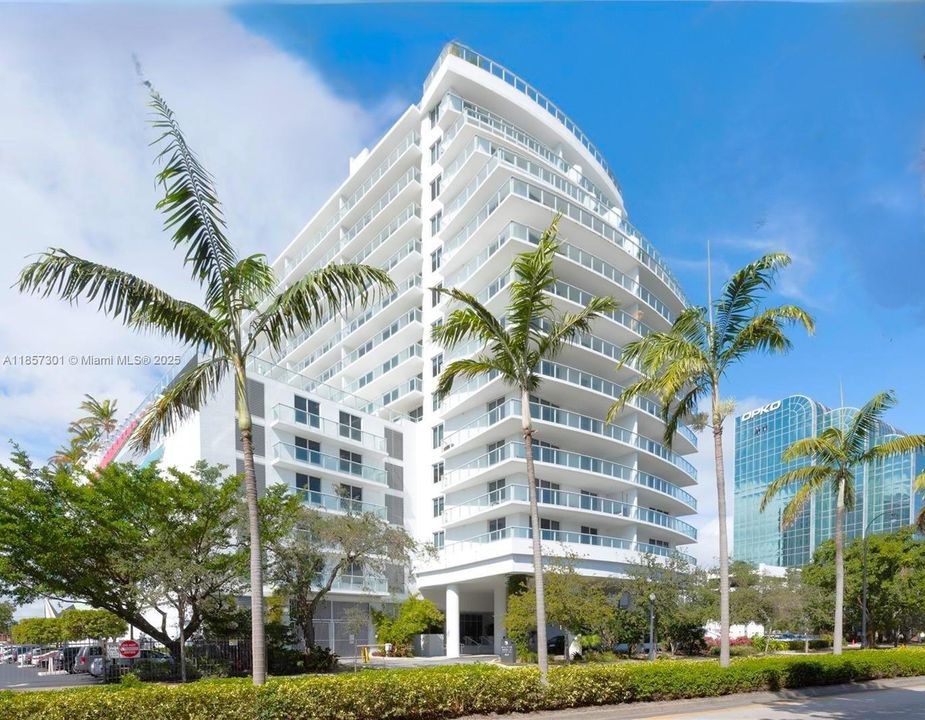 For Sale: $439,499 (1 beds, 1 baths, 730 Square Feet)