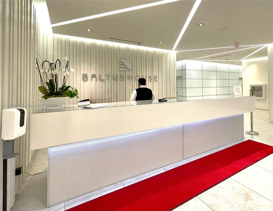 For Sale: $439,499 (1 beds, 1 baths, 730 Square Feet)