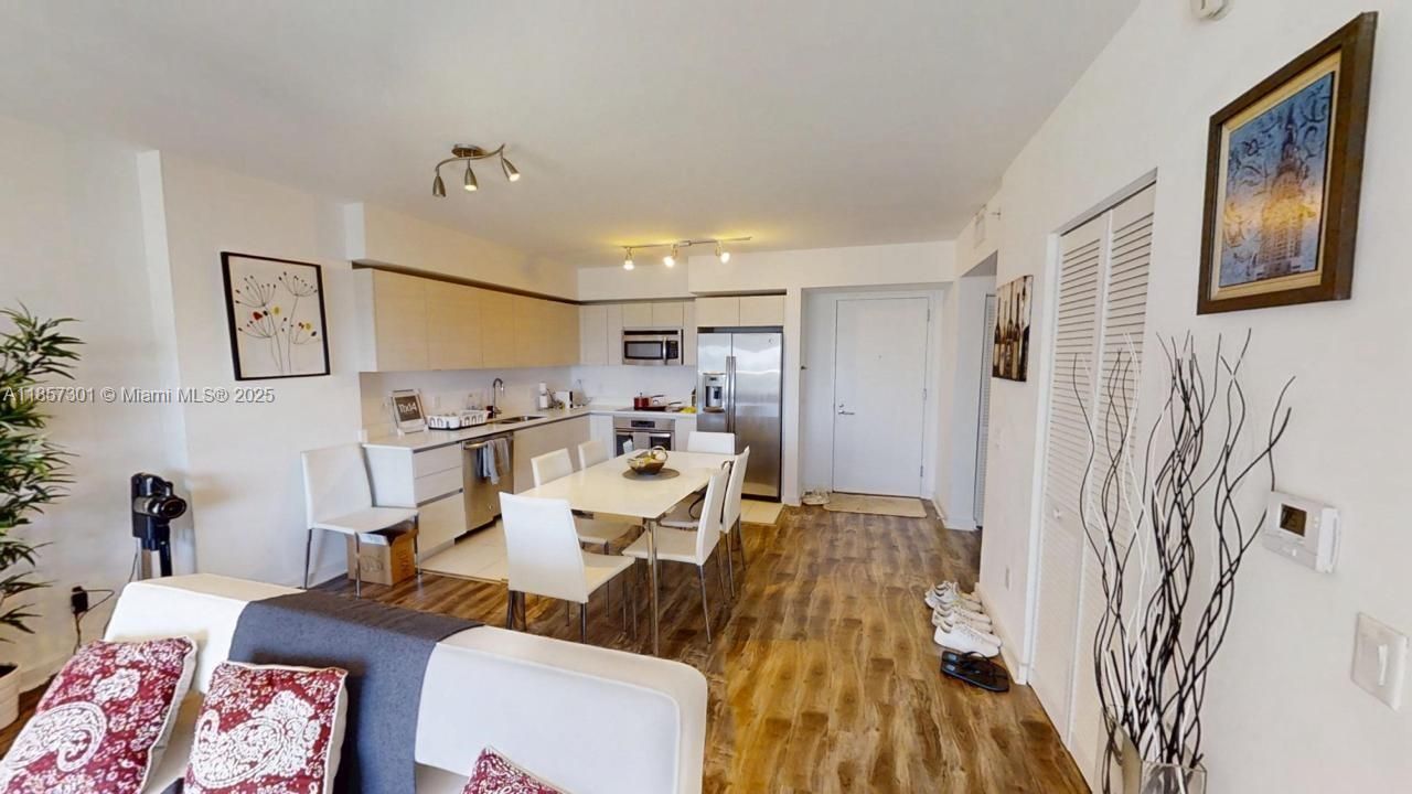 For Sale: $439,499 (1 beds, 1 baths, 730 Square Feet)